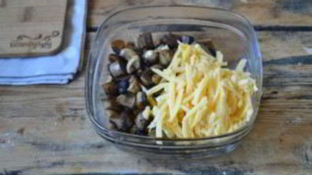 Рецепт чебуреков с грибами и сыром