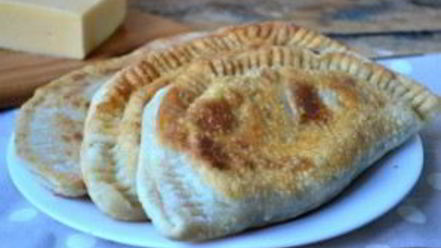 Рецепт чебуреков с грибами и сыром