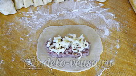 Рецепт чебуреков с мясом и сыром