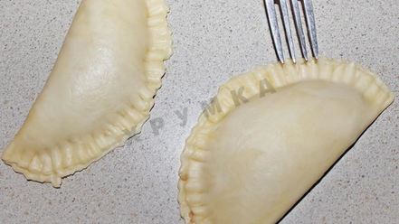 Рецепт крымских чебуреков из слоеного теста