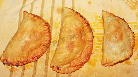 Рецепт крымских чебуреков из слоеного теста