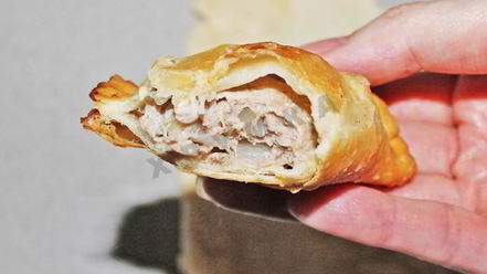 Рецепт крымских чебуреков из слоеного теста