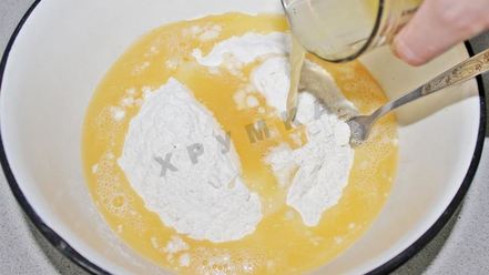 Рецепт крымских чебуреков из слоеного теста