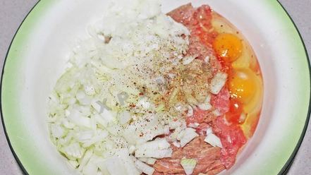 Рецепт крымских чебуреков из слоеного теста