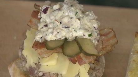 Рецепт чизбургера с беконом и дижонским соусом