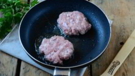 Рецепт чизбургера с гренками и яйцом