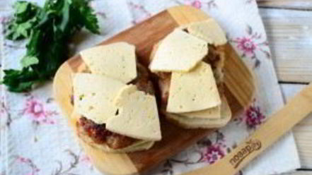 Рецепт чизбургера во французском тосте