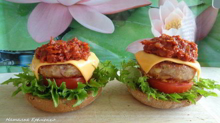 Рецепт домашнего чизбургера с соусом барбекю