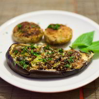 Рецепт Фаршированных баклажанов с запеченным яйцом