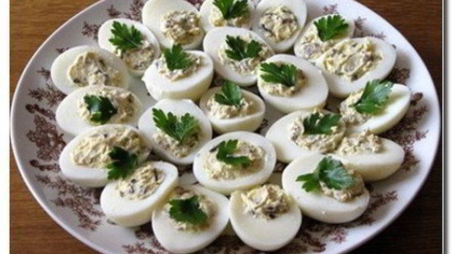 Рецепт фаршированных печенью трески яйца