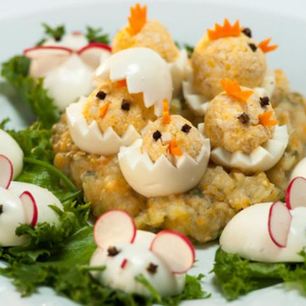 Рецепт Фаршированных яиц ассорти и овощное пюре