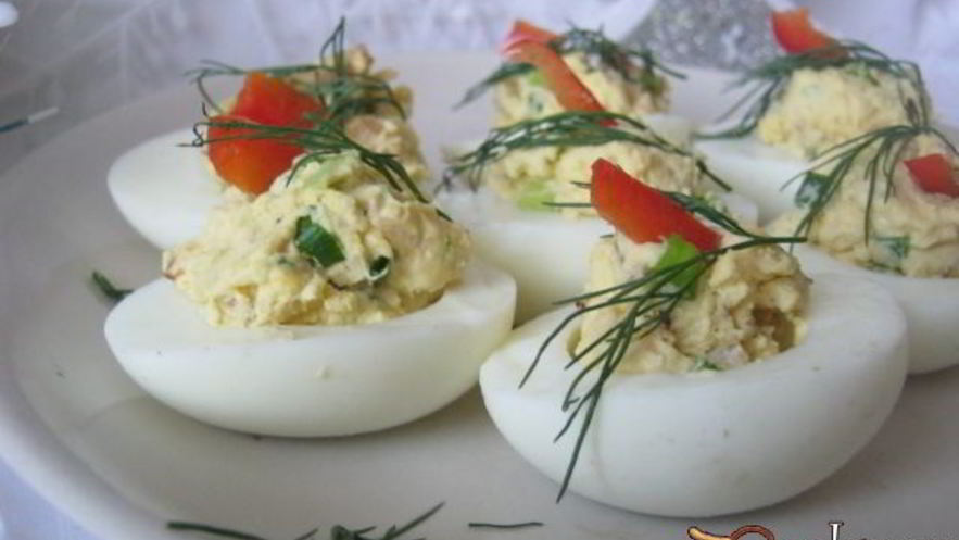 Рецепт фаршированных яиц с беконом