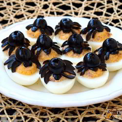 Рецепт Фаршированных яиц с печенью трески Пауки