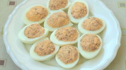 Рецепт фаршированных яиц с печенью трески пауки