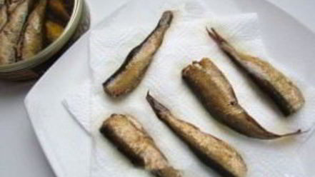 Рецепт фаршированных яиц со шпротами и красной икрой