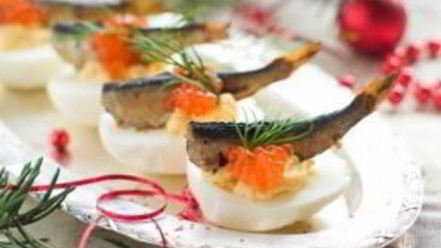 Рецепт фаршированных яиц со шпротами и красной икрой