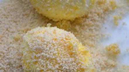 Рецепт фаршированных яиц в сухарях