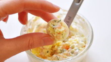 Рецепт перепелиных яиц, фаршированных слабосоленой семгой