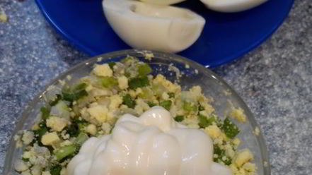 Рецепт весенних фаршированных яиц
