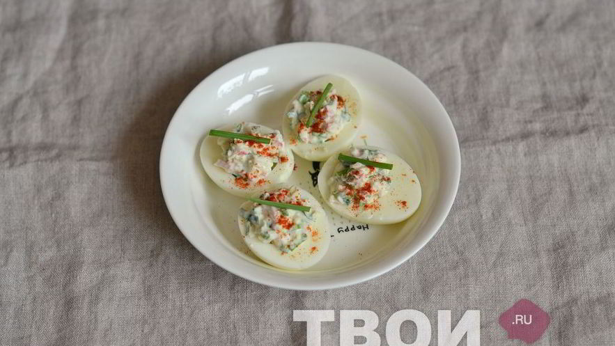Рецепт яиц, фаршированных крабовым салатом