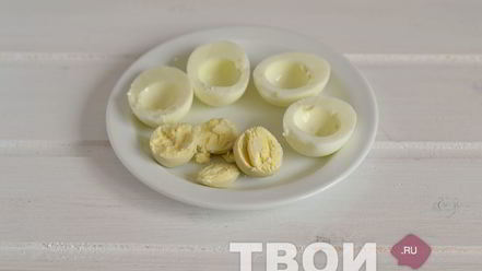 Рецепт яиц, фаршированных крабовым салатом