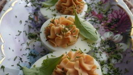 Рецепт яиц, фаршированных крабовыми палочками