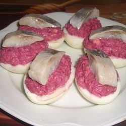 Рецепт Яиц, фаршированных сельдью и свеклой