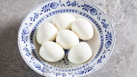 Рецепт яиц, фаршированных сельдью