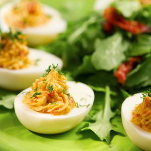 Рецепт Яиц, фаршированных семгой и сливочным сыром