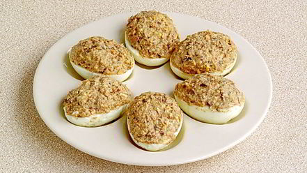 Рецепт яиц, фаршированных шпротами