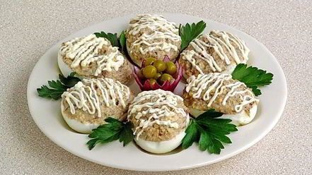 Рецепт яиц, фаршированных шпротами