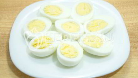 Рецепт яиц, фаршированных свеклой и орехами