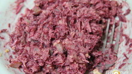 Рецепт яиц, фаршированных свеклой с сельдью