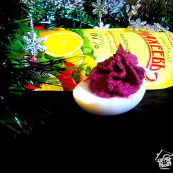 Рецепт Яиц, фаршированных свекольно-селедочным паштетом