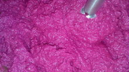 Рецепт яиц, фаршированных свекольно-селедочным паштетом