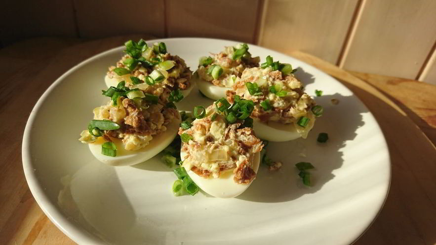 Рецепт яиц, фаршированных жареными лисичками