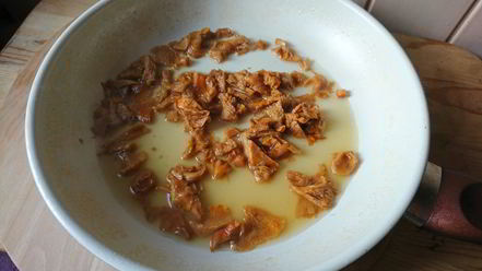 Рецепт яиц, фаршированных жареными лисичками