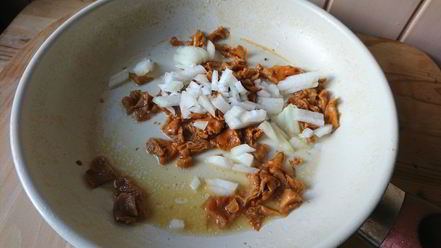 Рецепт яиц, фаршированных жареными лисичками