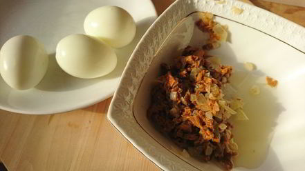 Рецепт яиц, фаршированных жареными лисичками