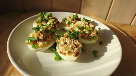 Рецепт яиц, фаршированных жареными лисичками