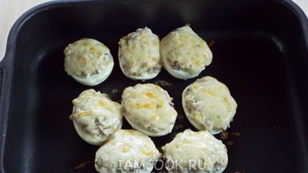 Рецепт горячей закуски из яиц, грибов и сыра