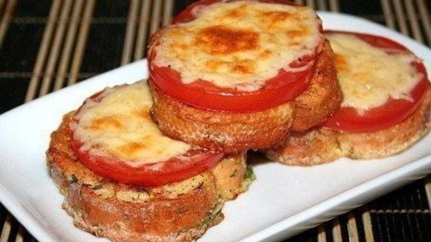 Рецепт аппетитных гренков с помидорами и сыром