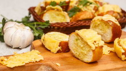 Рецепт чесночных гренков с сыром