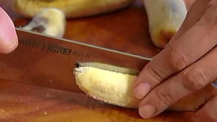 Рецепт французских гренков с бананами и карамельным соусом