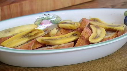 Рецепт французских гренков с бананами и карамельным соусом