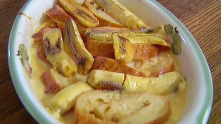 Рецепт французских гренков с бананами и карамельным соусом