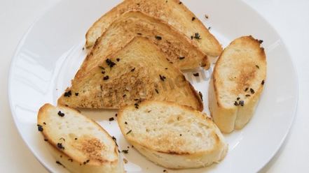 Рецепт гренков из белого хлеба на сковороде