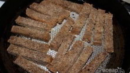 Рецепт гренков из черного хлеба с сыром и чесноком