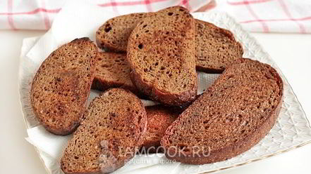 Рецепт гренков из черного хлеба с сыром и яйцом