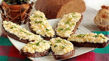 Рецепт гренков из черного хлеба с сыром и яйцом